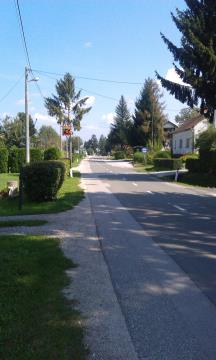 V bližini šole in vrtca nameščen prikazovalnik hitrosti 7